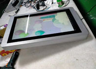 LCD دیجیتال ساینیج ضد تابش 1.3 کیلووات 43 اینچی دیواری ضد آب 2000 سی دی بر متر مربع