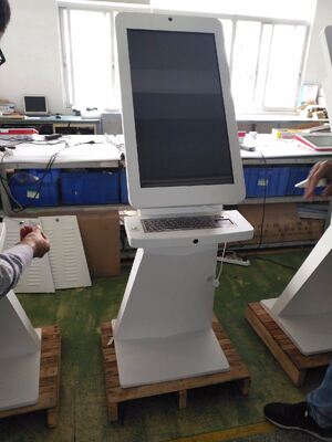 نقاط لمس 10 نقطه سیگنال دیجیتال تعاملی با اتصال وای فای بلوتوث USB بهبود استراتژی های بازاریابی دیجیتال